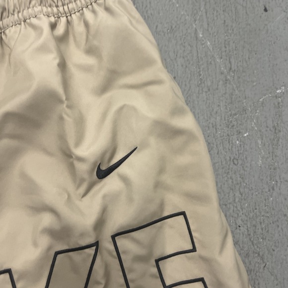 Nike Men's Sportswear Woven Flow Athletic Shorts Tan And Black Large FJ1653-247 - Picture 2 of 7